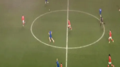 2025年2月，维拉队三将首登英格兰首发舞台